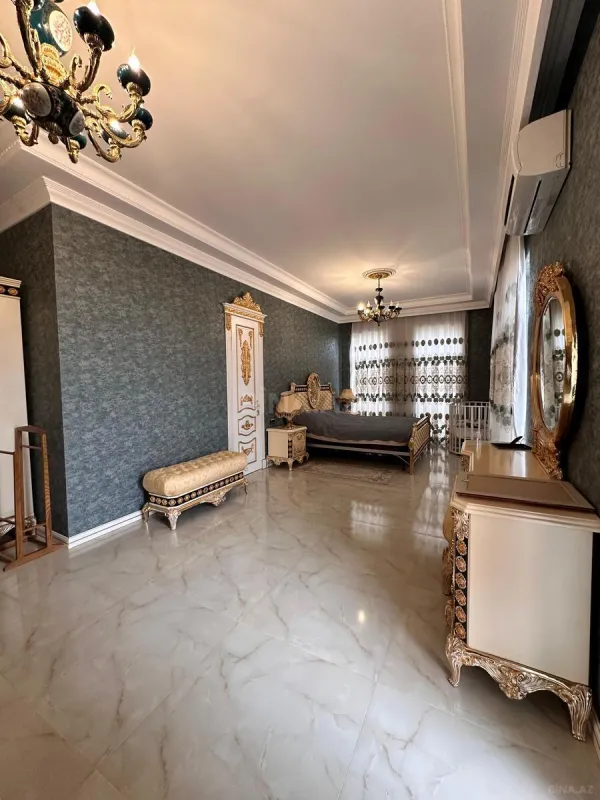 Satılır 8 otaqlı həyət evi 700 m²