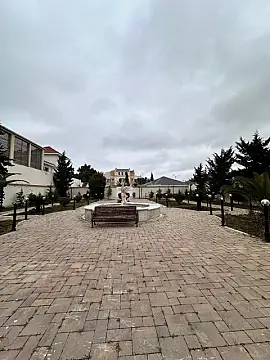 Satılır 8 otaqlı həyət evi 700 m²