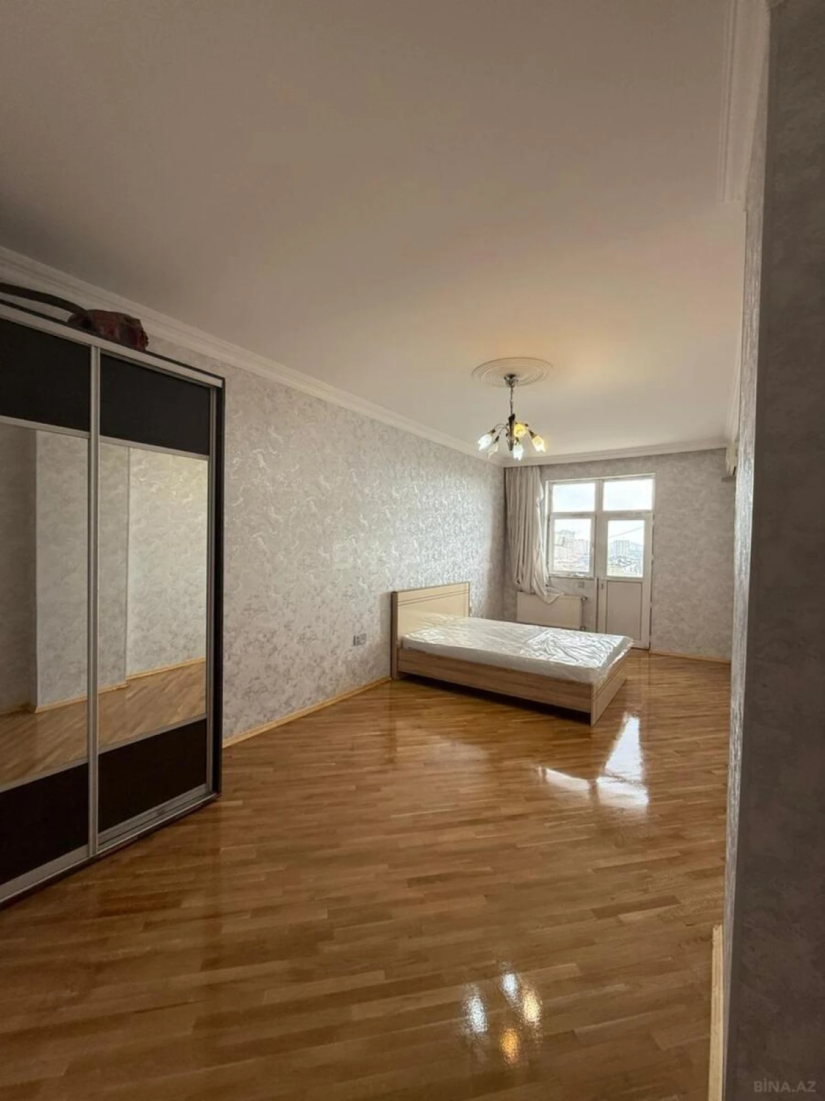Kirayə verilir 3 otaqlı mənzil 135 m²
