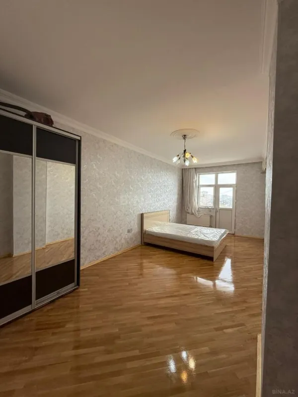 Kirayə verilir 3 otaqlı mənzil 135 m²