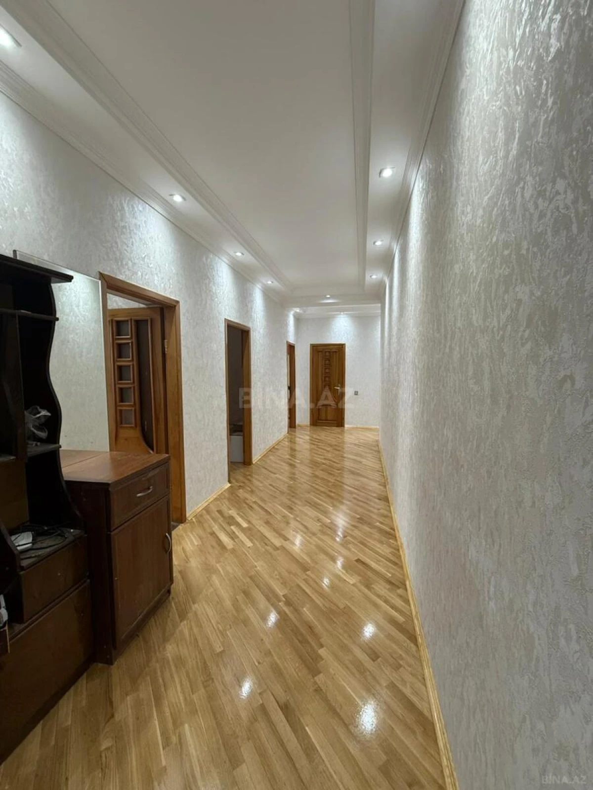 Kirayə verilir 3 otaqlı mənzil 135 m²