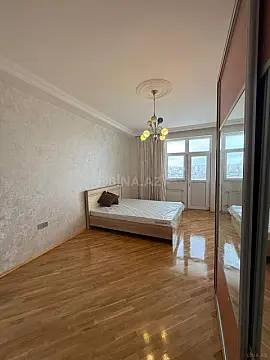 Kirayə verilir 3 otaqlı mənzil 135 m²