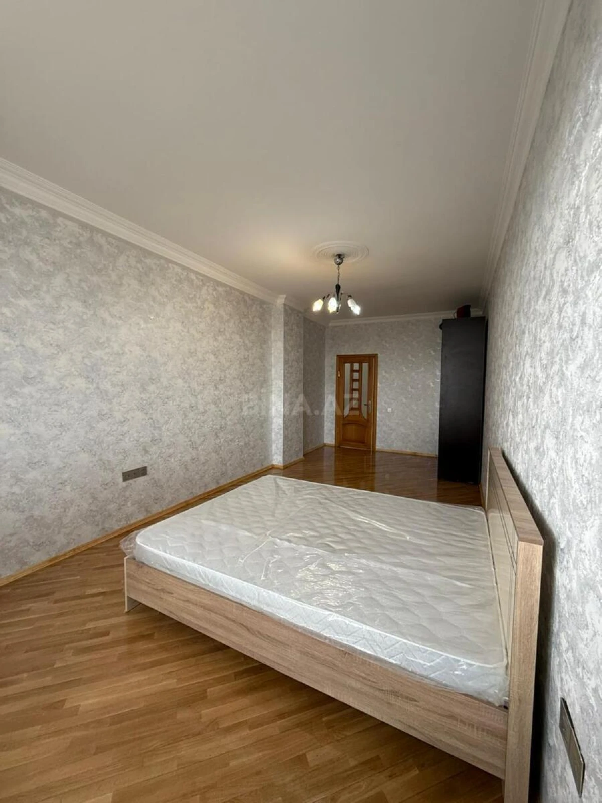 Kirayə verilir 3 otaqlı mənzil 135 m²