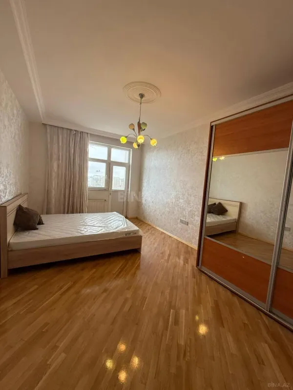 Kirayə verilir 3 otaqlı mənzil 135 m²