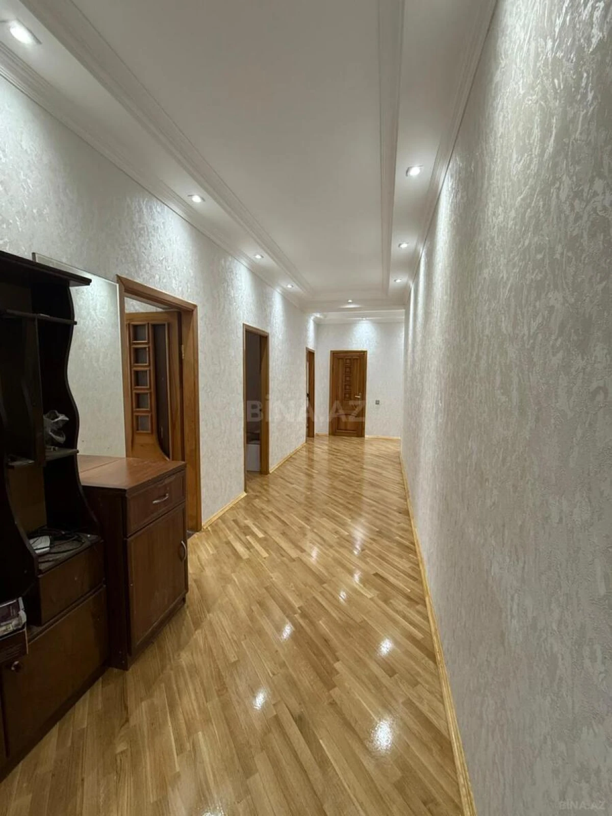 Kirayə verilir 3 otaqlı mənzil 135 m²