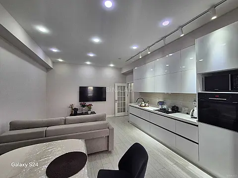 Satılır 3 otaqlı mənzil 102 m²