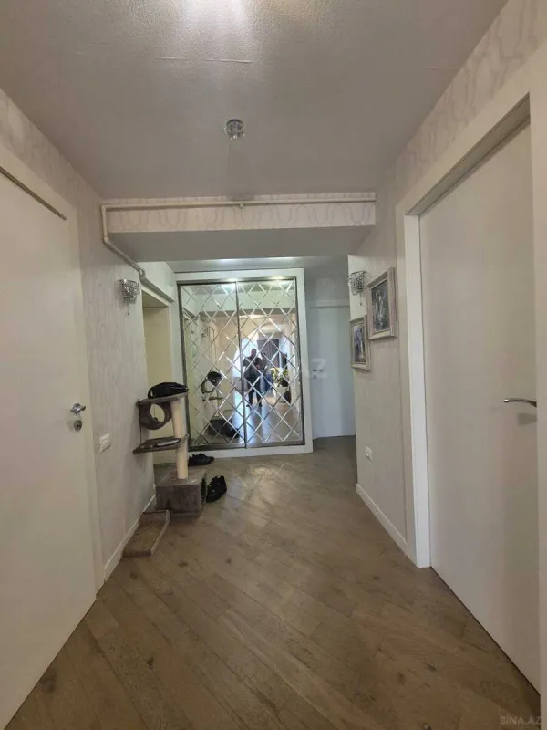 Satılır 4 otaqlı mənzil 100 m²
