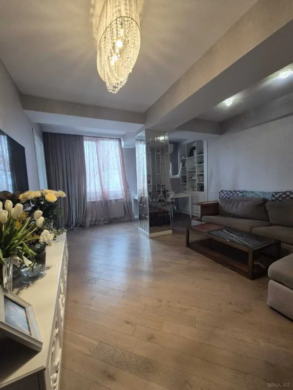 Satılır 4 otaqlı mənzil 100 m²