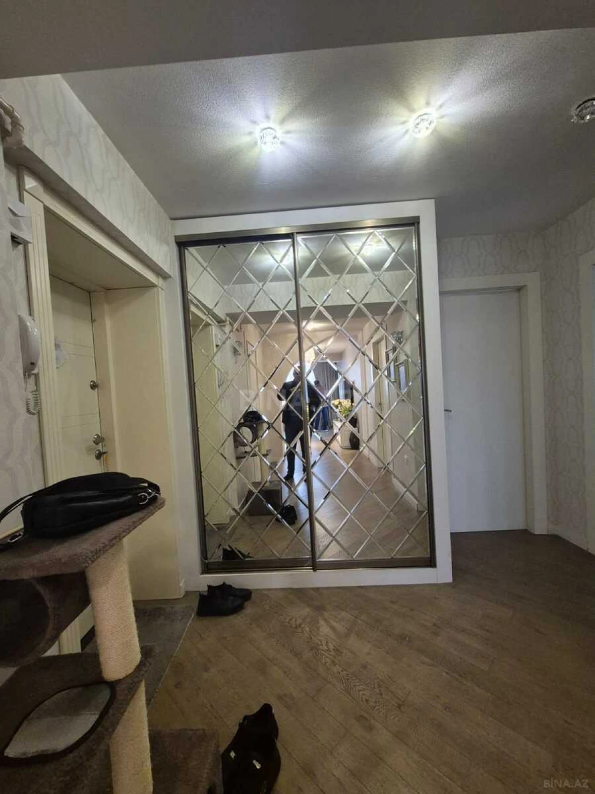 Satılır 4 otaqlı mənzil 100 m²