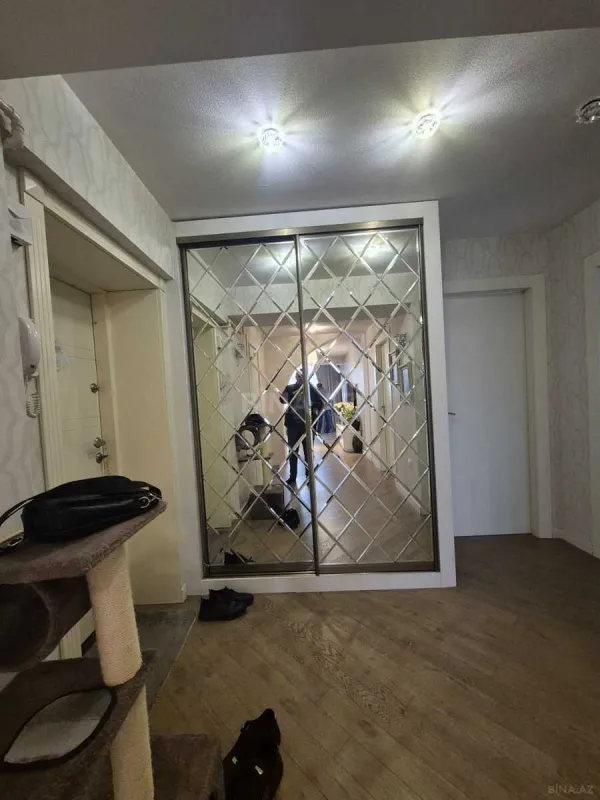Satılır 4 otaqlı mənzil 100 m²