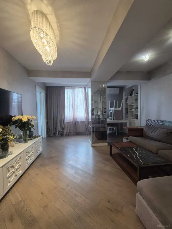 Satılır 4 otaqlı mənzil 100 m²