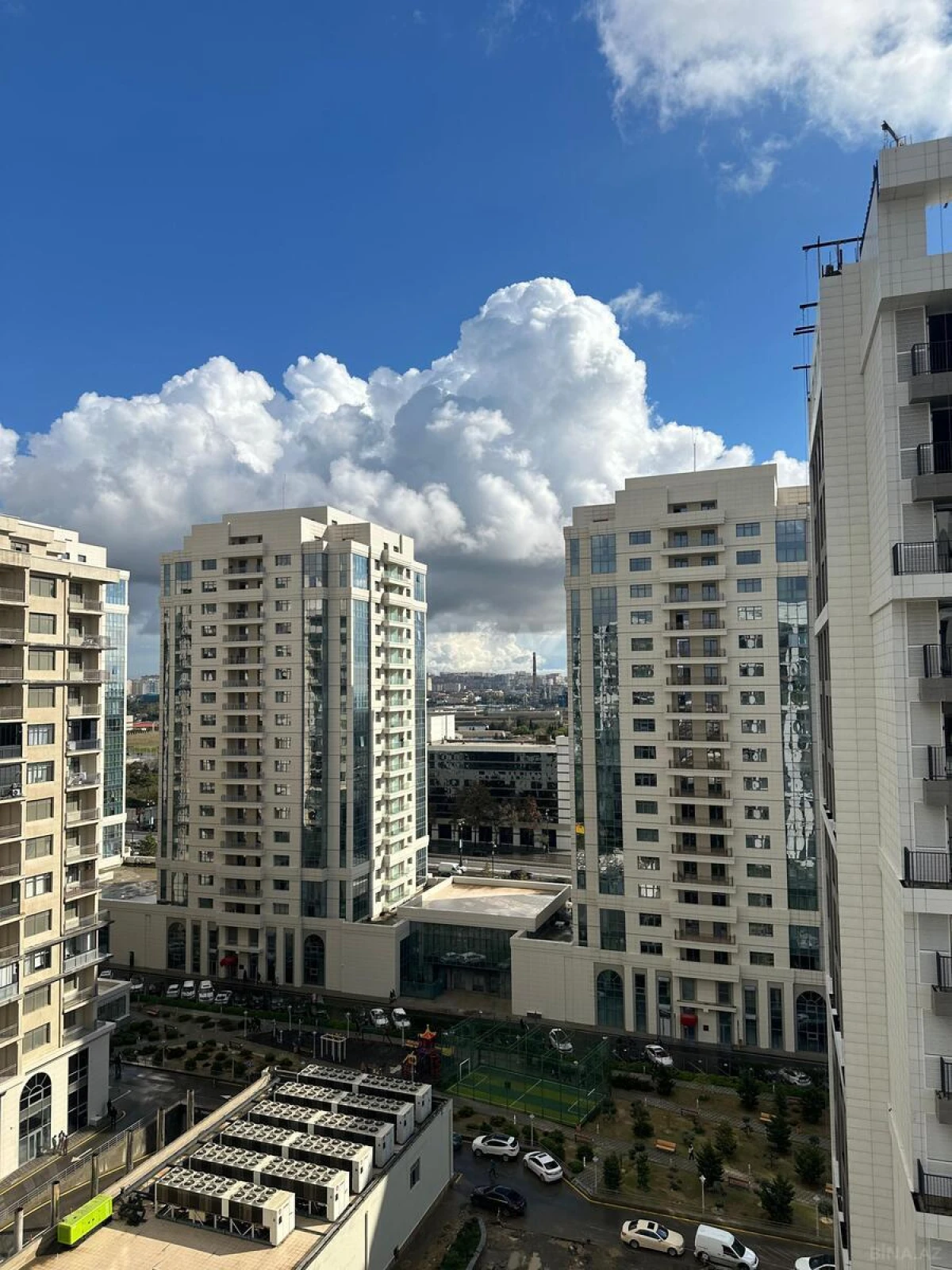 Satılır 4 otaqlı mənzil 173 m²