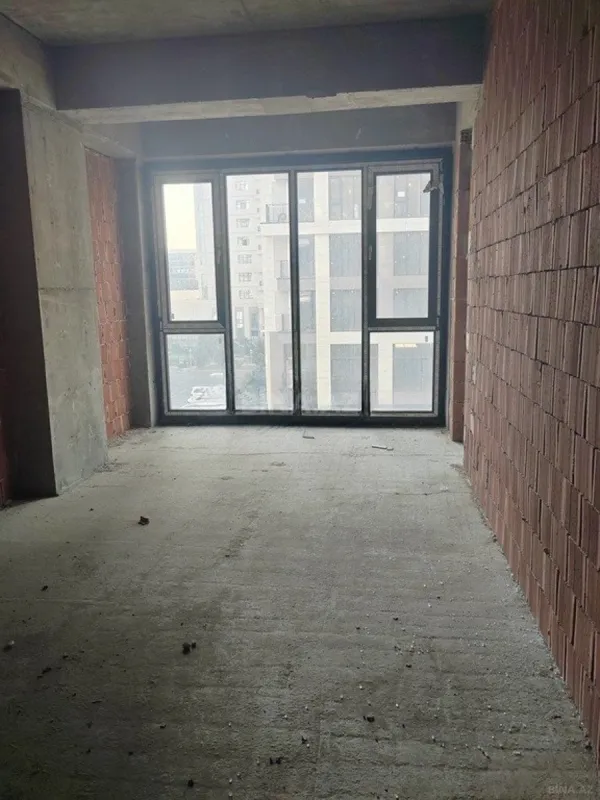 Satılır 4 otaqlı mənzil 173 m²