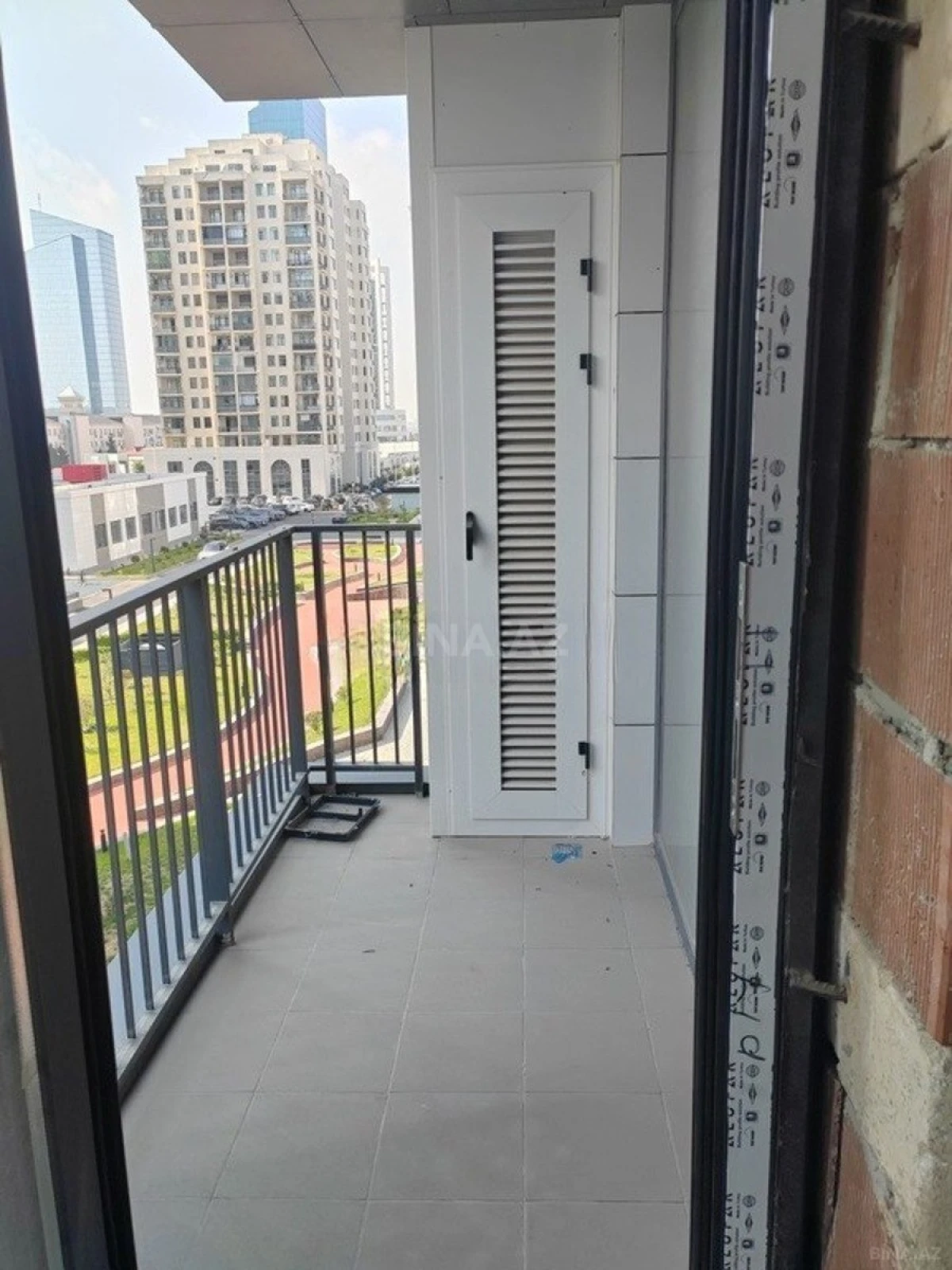 Satılır 4 otaqlı mənzil 173 m²