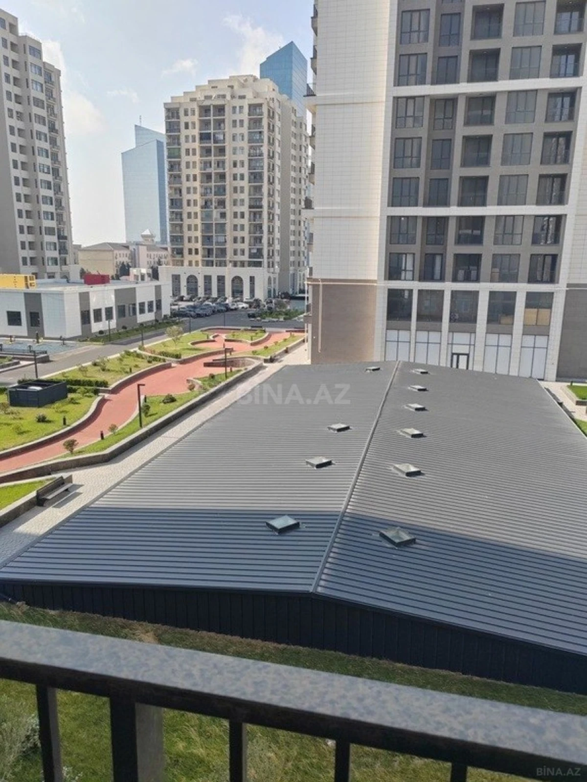 Satılır 4 otaqlı mənzil 173 m²