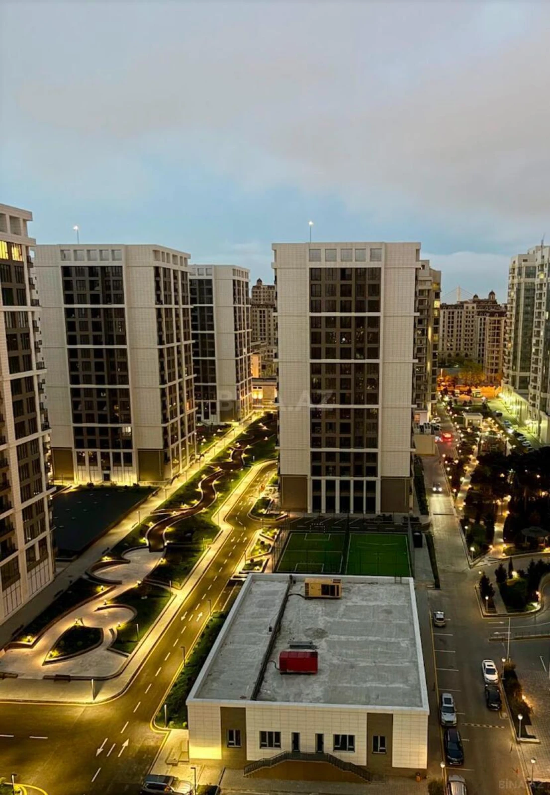 Satılır 4 otaqlı mənzil 173 m²