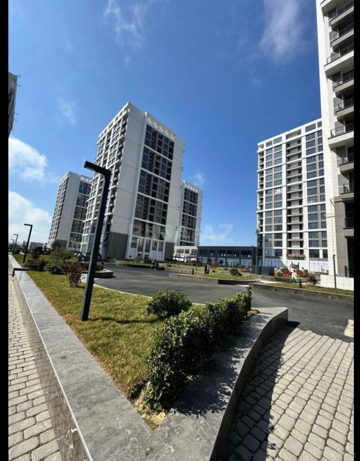 Satılır 4 otaqlı mənzil 173 m²
