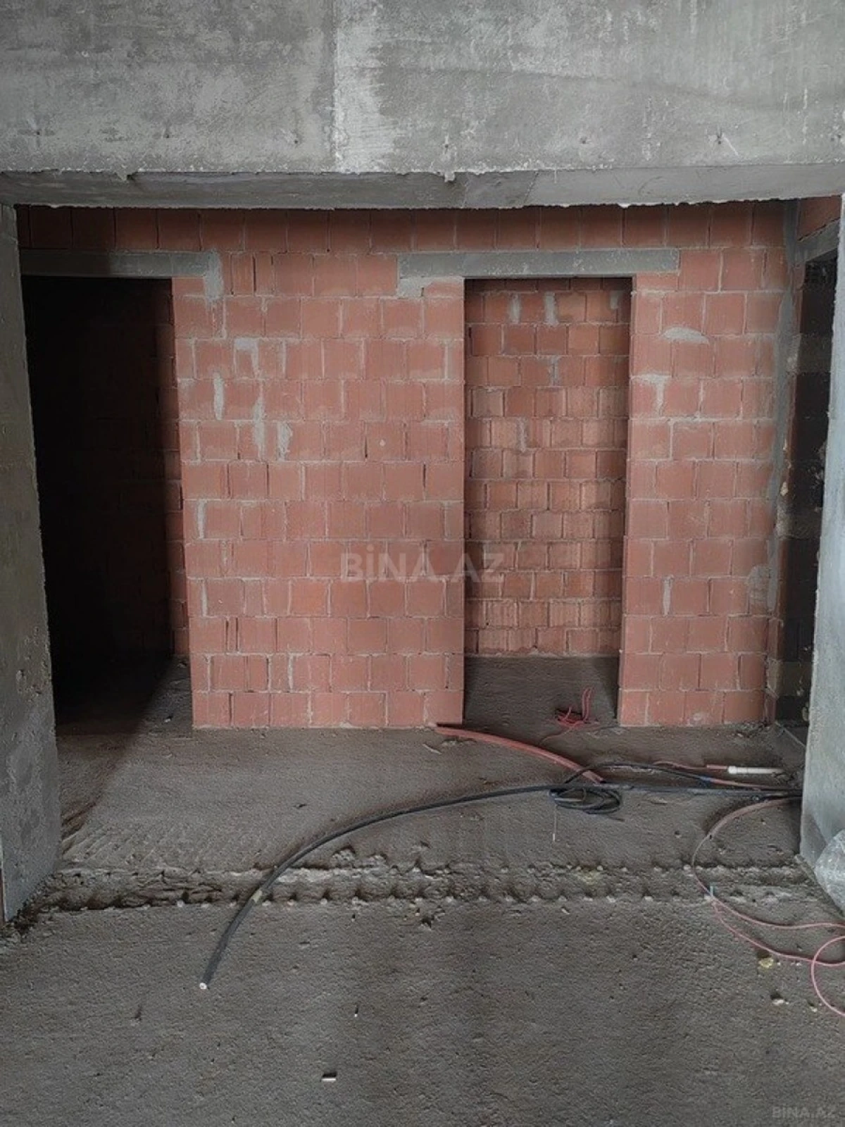 Satılır 4 otaqlı mənzil 173 m²