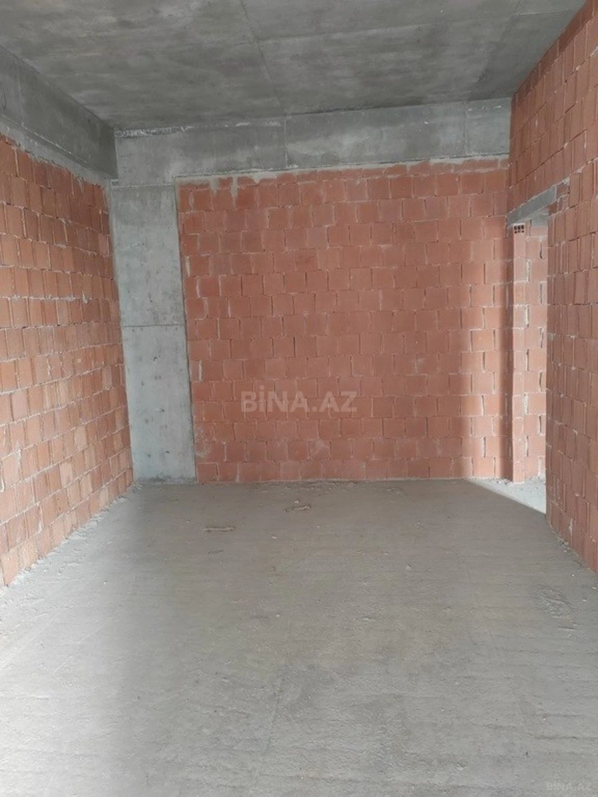Satılır 4 otaqlı mənzil 173 m²
