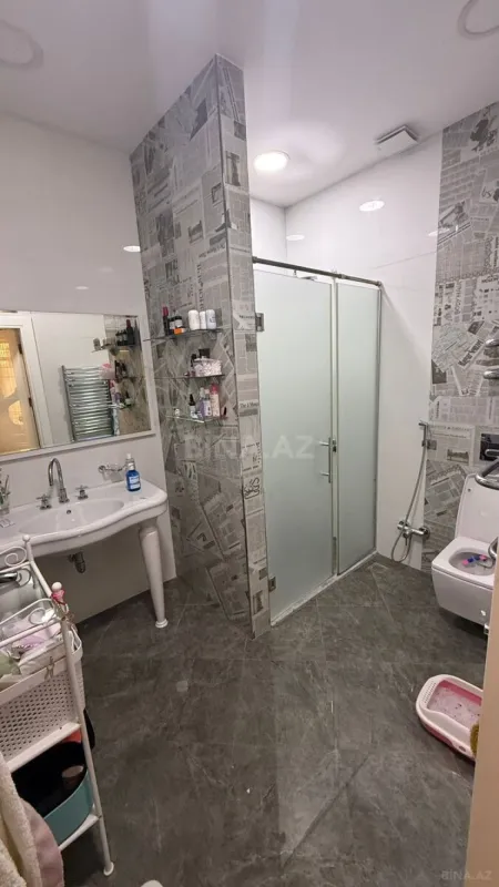 Satılır 3 otaqlı mənzil 151 m²