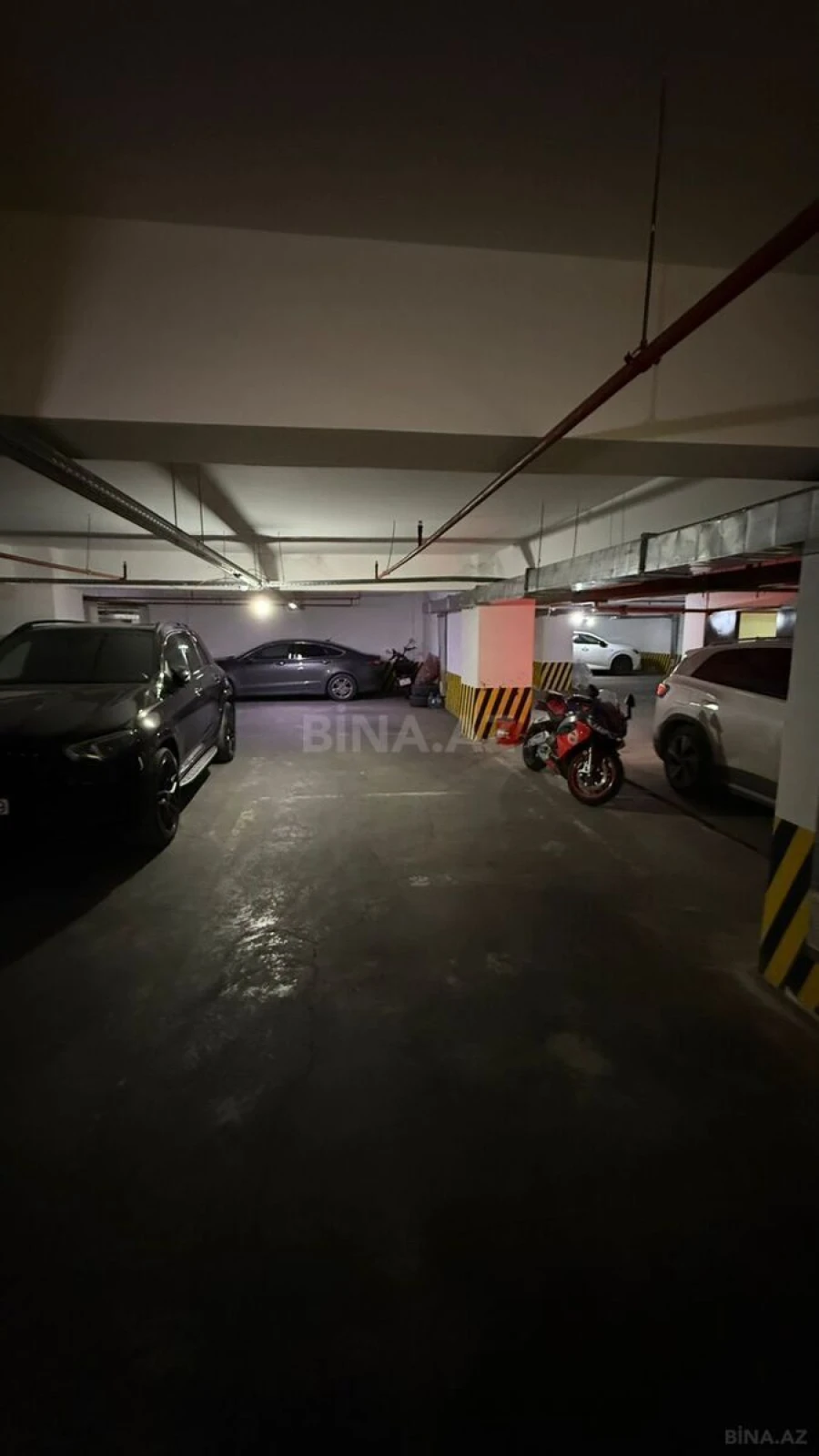 Satılır 3 otaqlı mənzil 151 m²