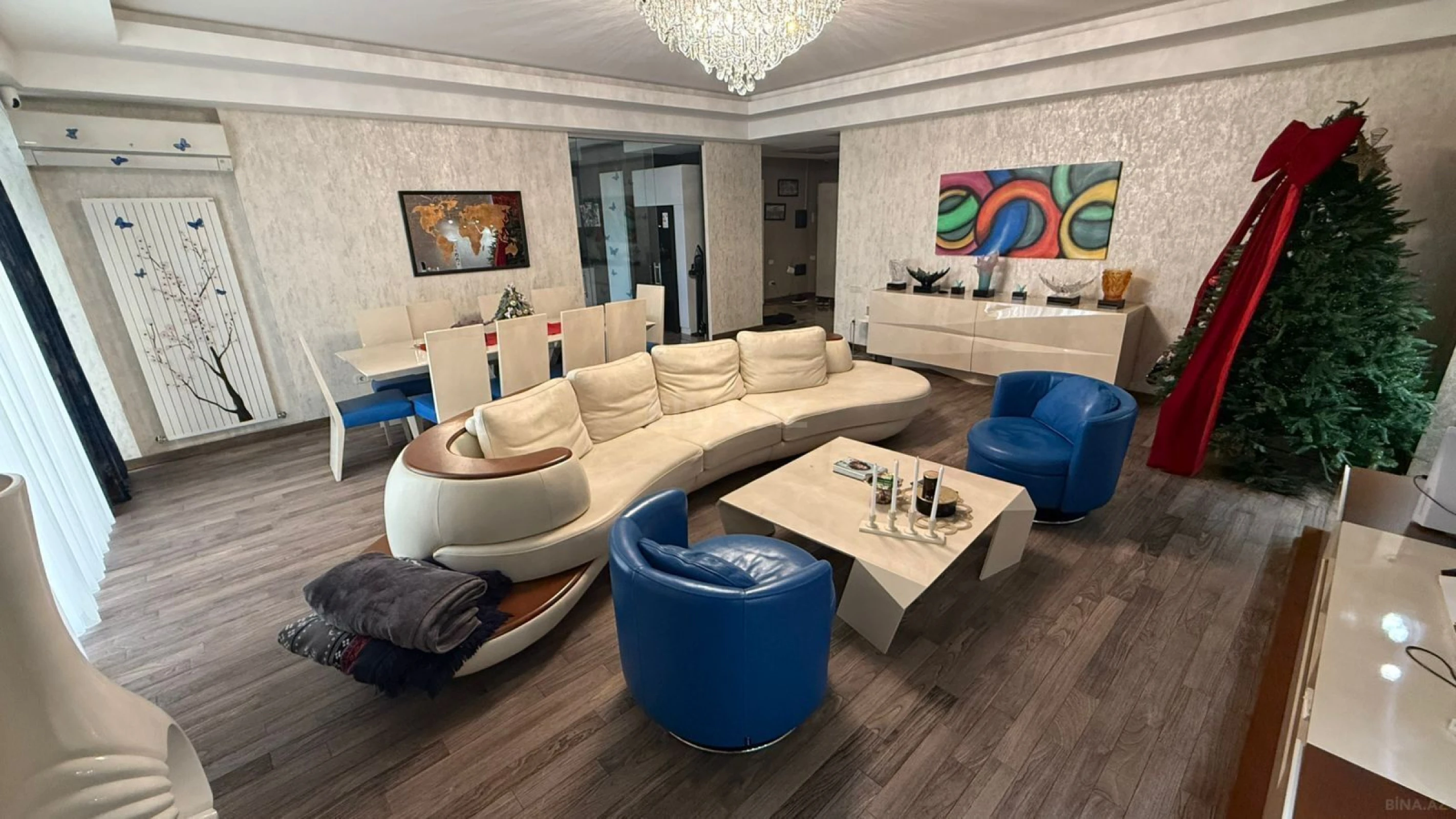 Satılır 3 otaqlı mənzil 151 m²