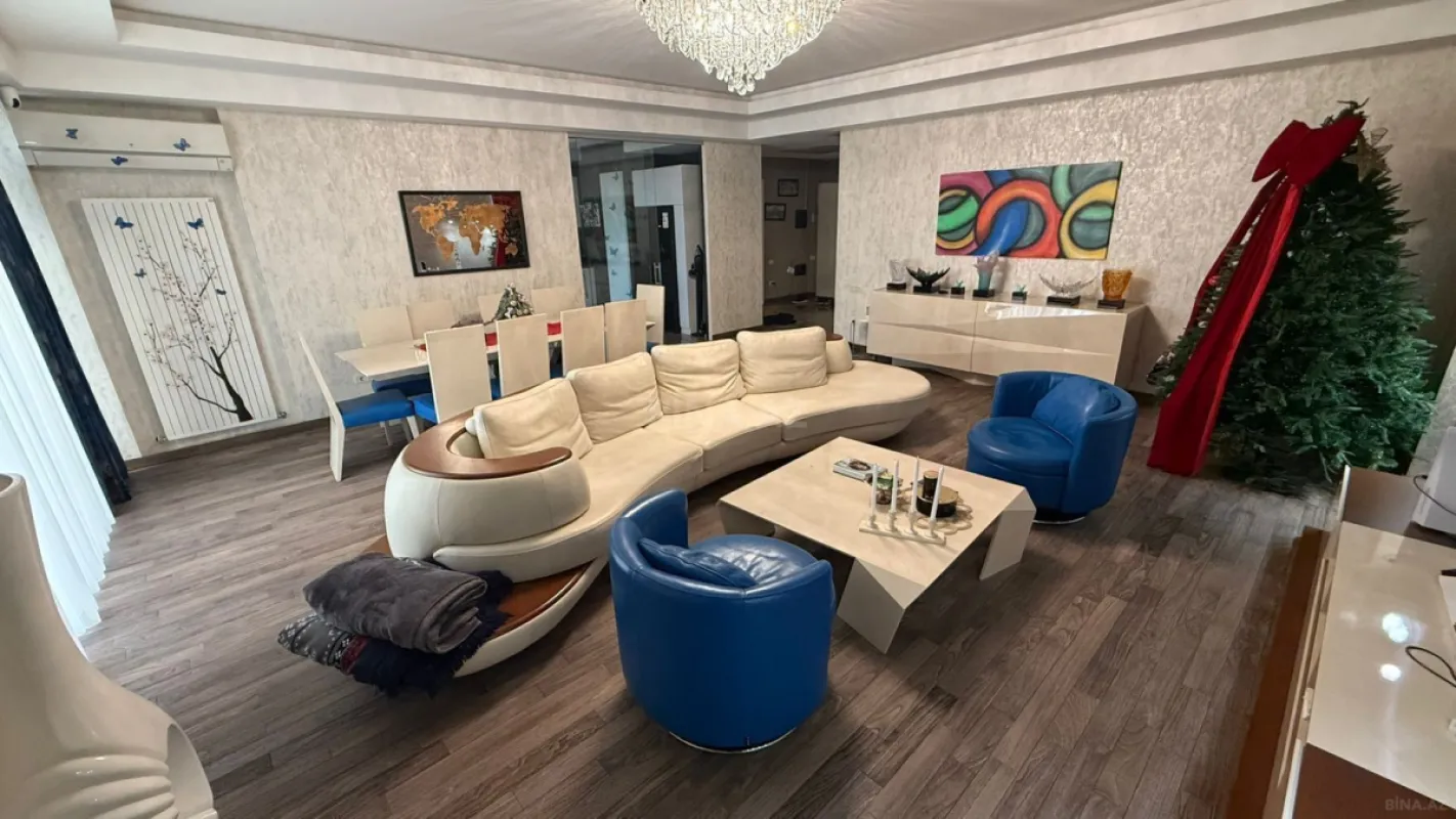 Satılır 3 otaqlı mənzil 151 m²
