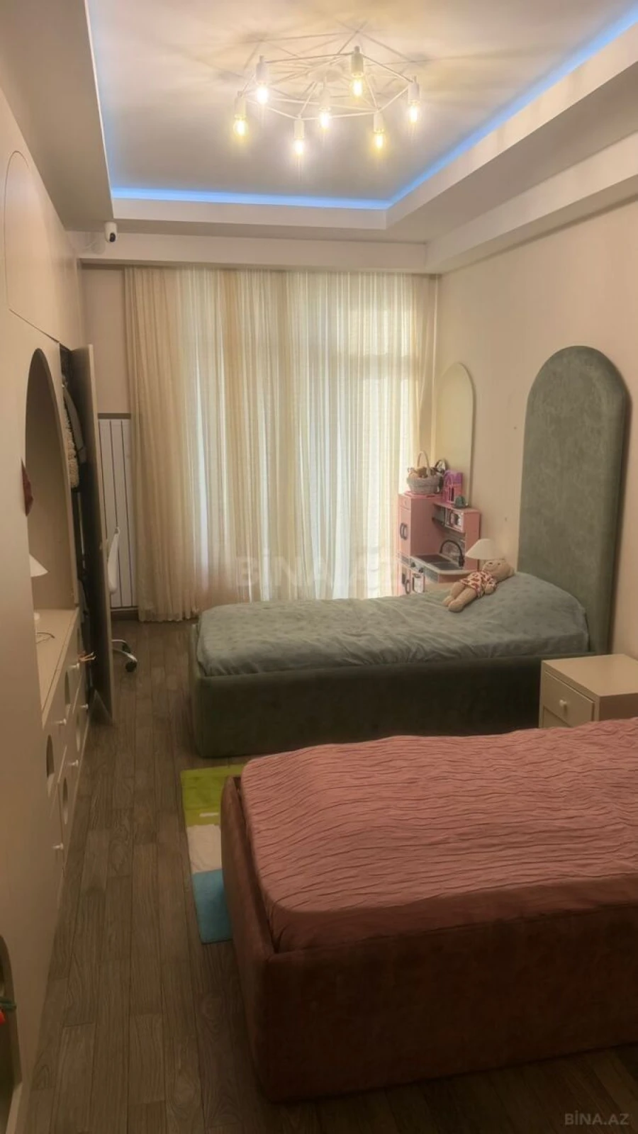 Satılır 3 otaqlı mənzil 151 m²