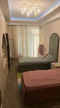 Satılır 3 otaqlı mənzil 151 m²