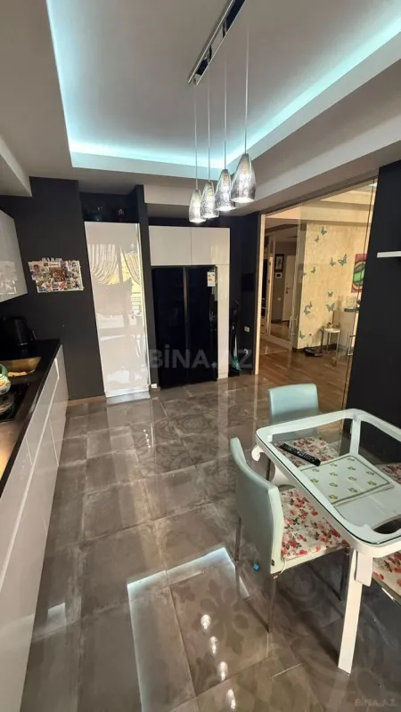 Satılır 3 otaqlı mənzil 151 m²