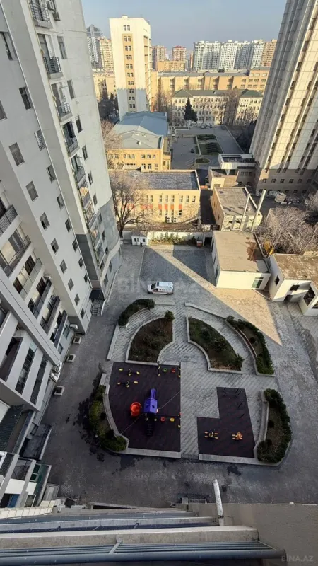 Satılır 3 otaqlı mənzil 151 m²