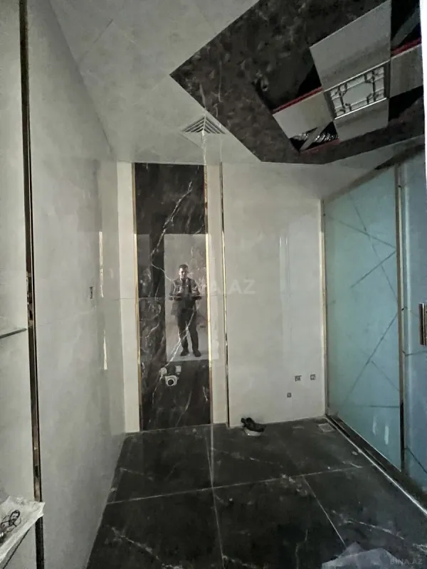 Satılır 4 otaqlı mənzil 240 m²