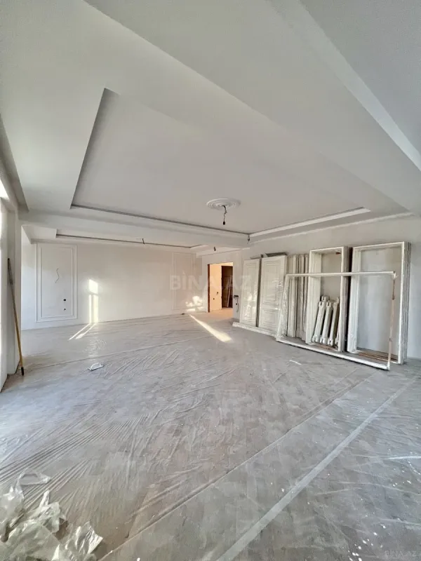 Satılır 4 otaqlı mənzil 240 m²