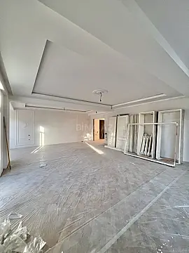 Satılır 4 otaqlı mənzil 240 m²