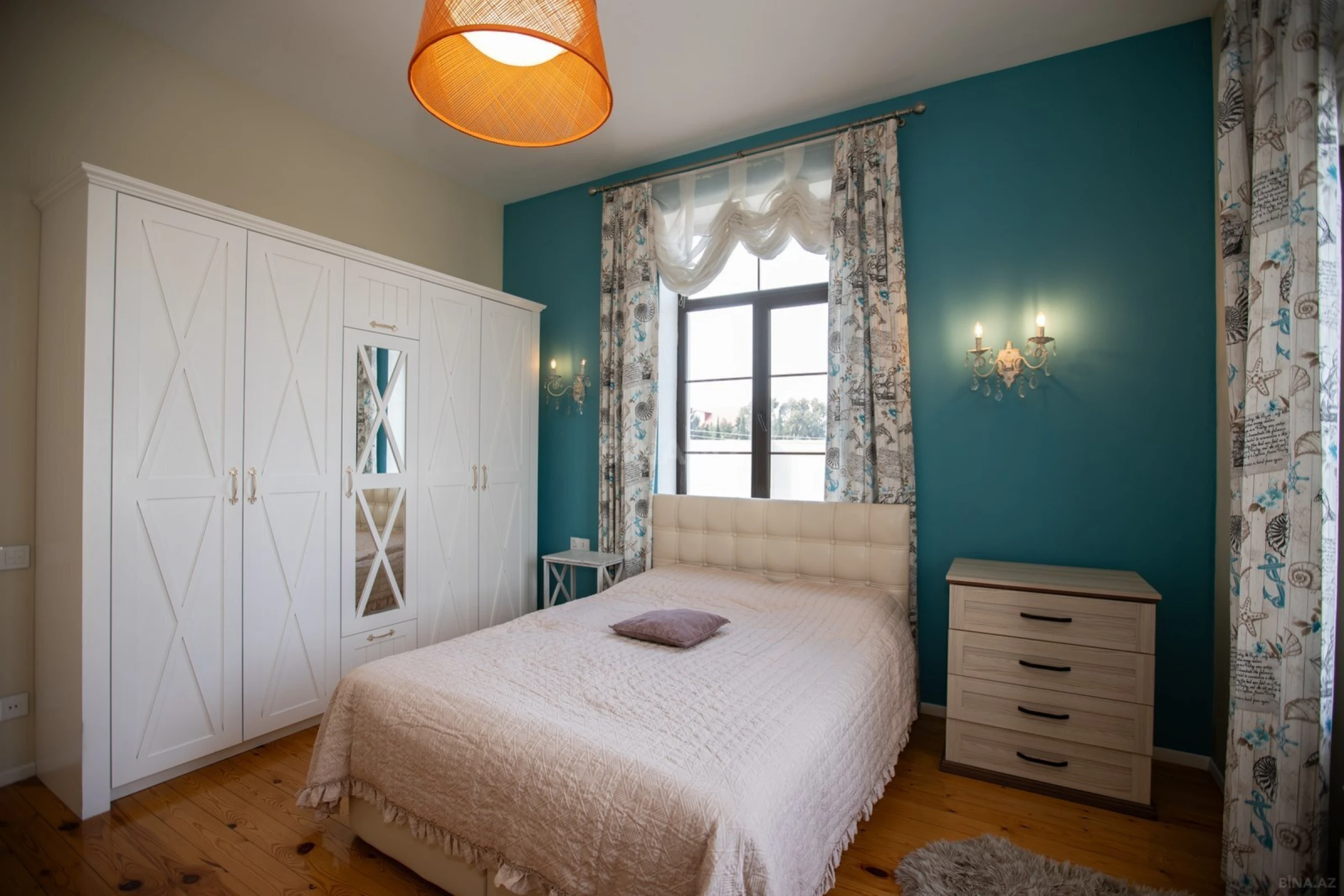 Satılır 4 otaqlı həyət evi 200 m²