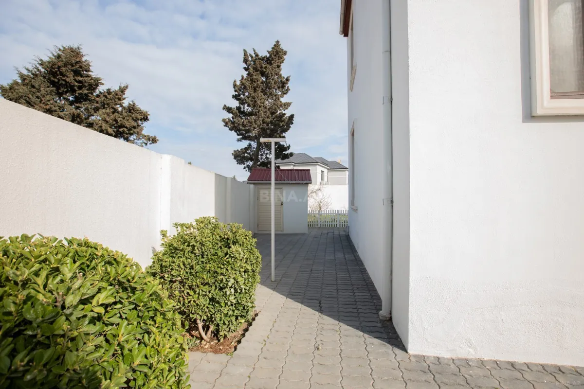 Satılır 4 otaqlı həyət evi 200 m²