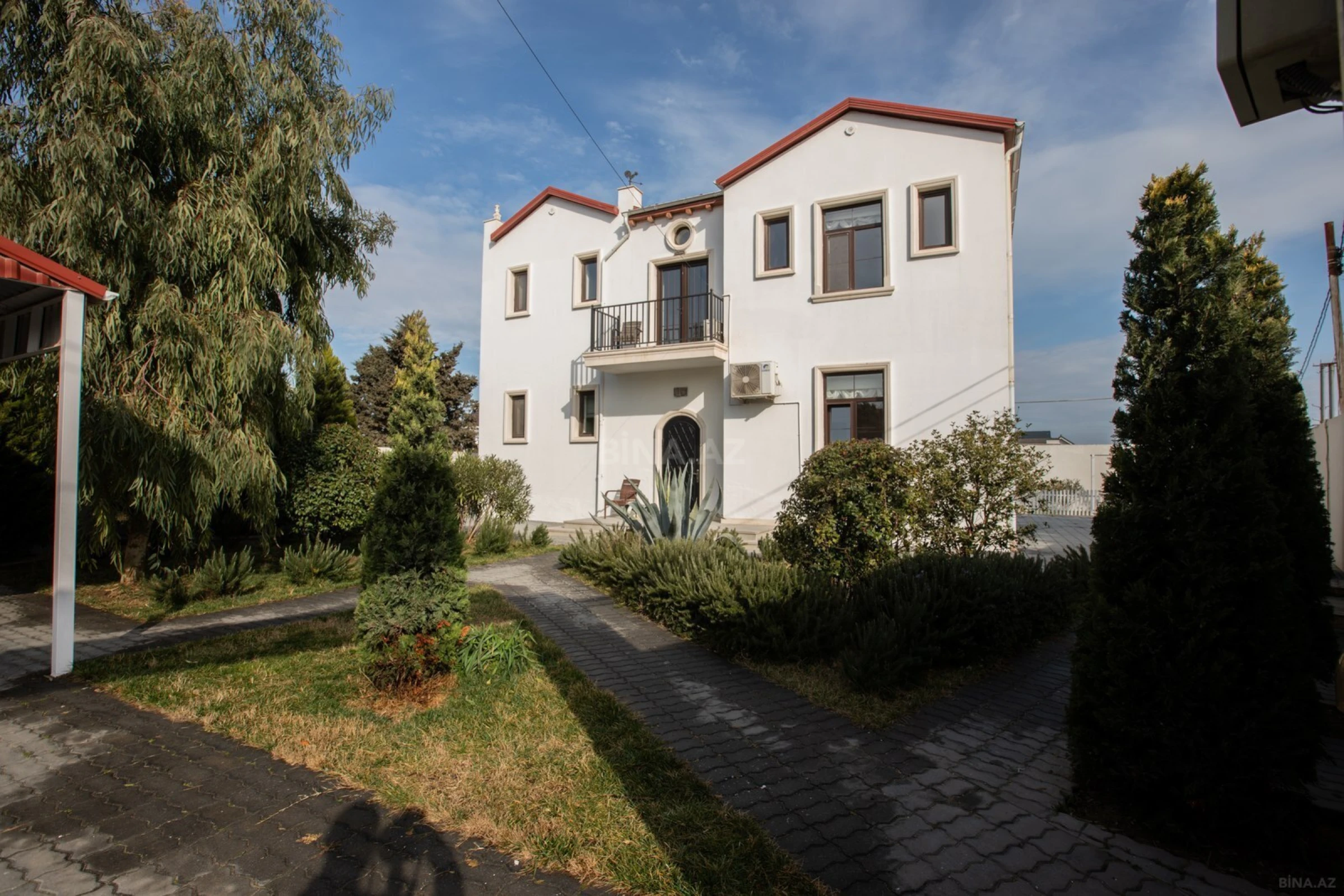 Satılır 4 otaqlı həyət evi 200 m²