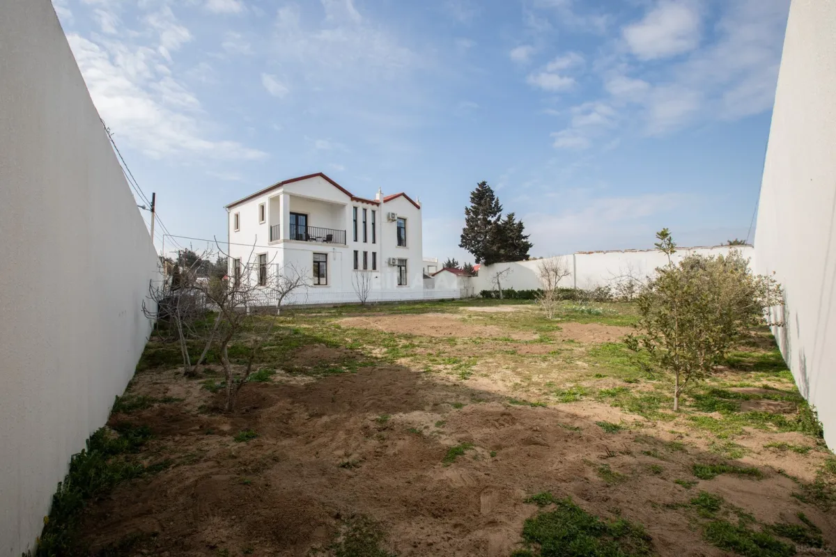 Satılır 4 otaqlı həyət evi 200 m²