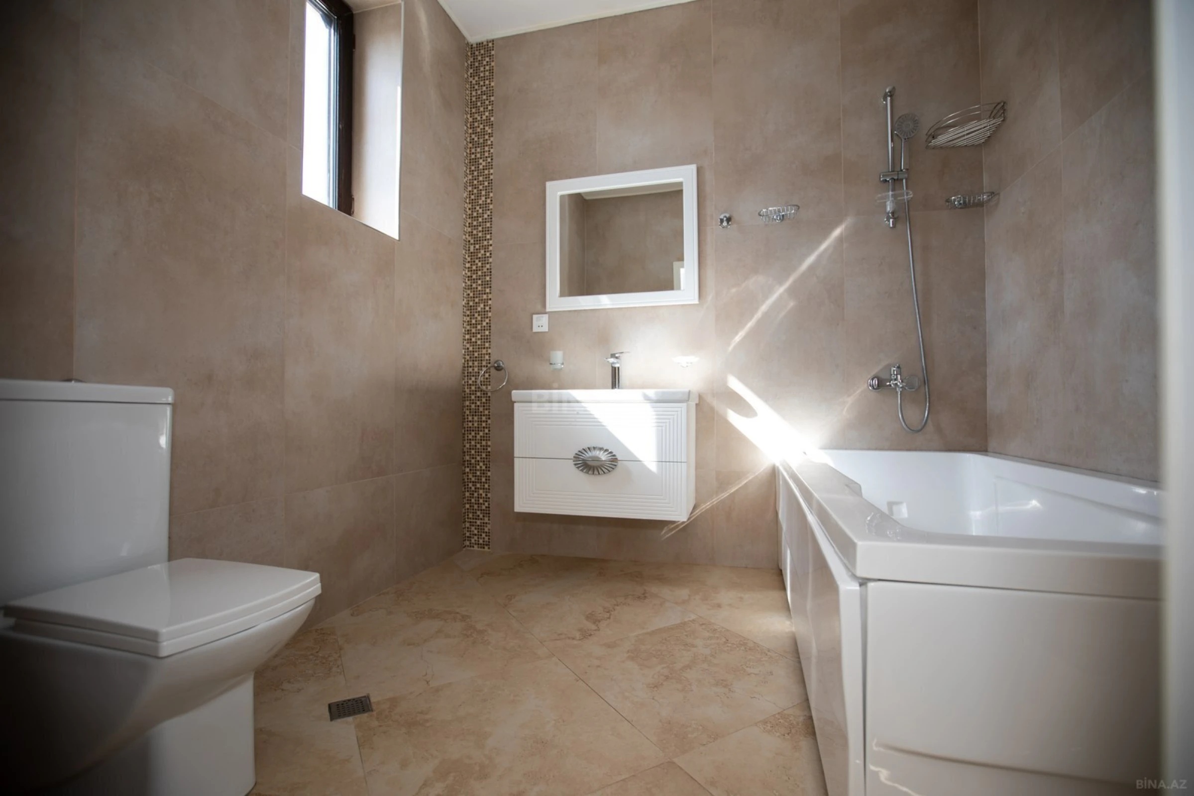 Satılır 4 otaqlı həyət evi 200 m²