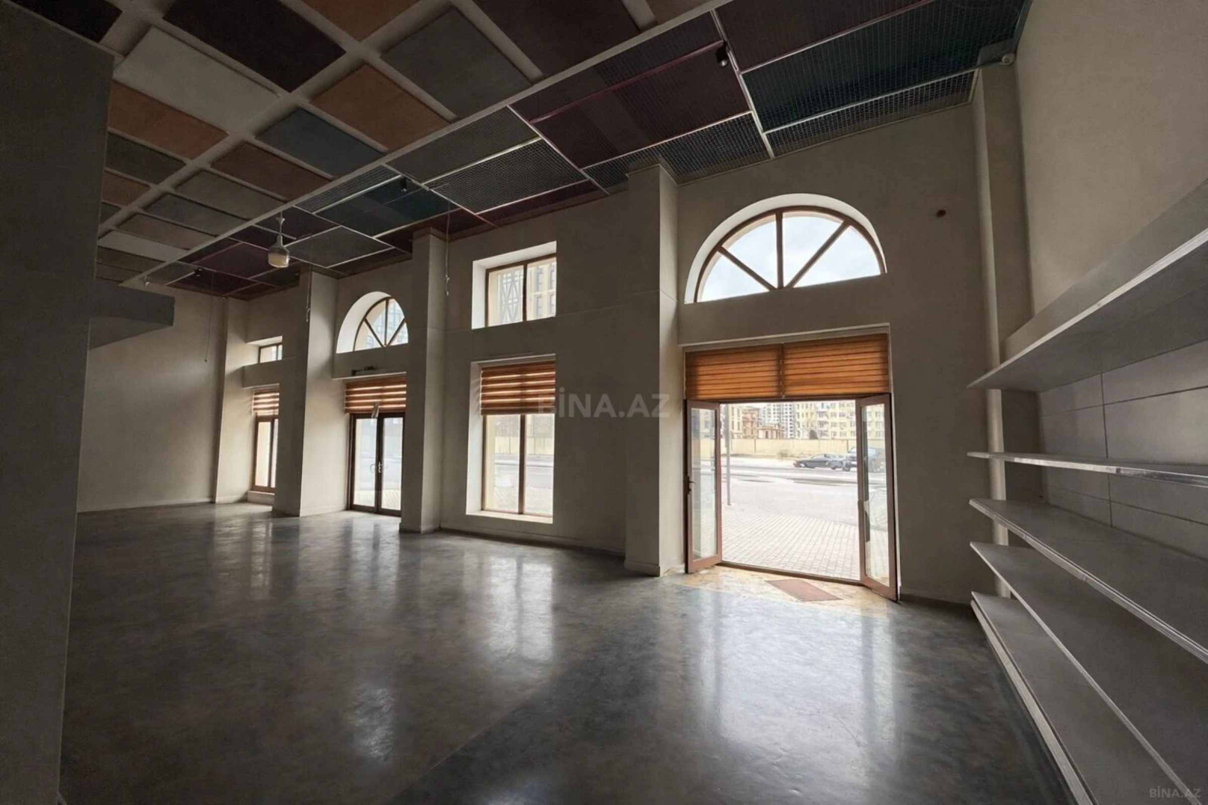 Kirayə verilir obyekt 300 m²