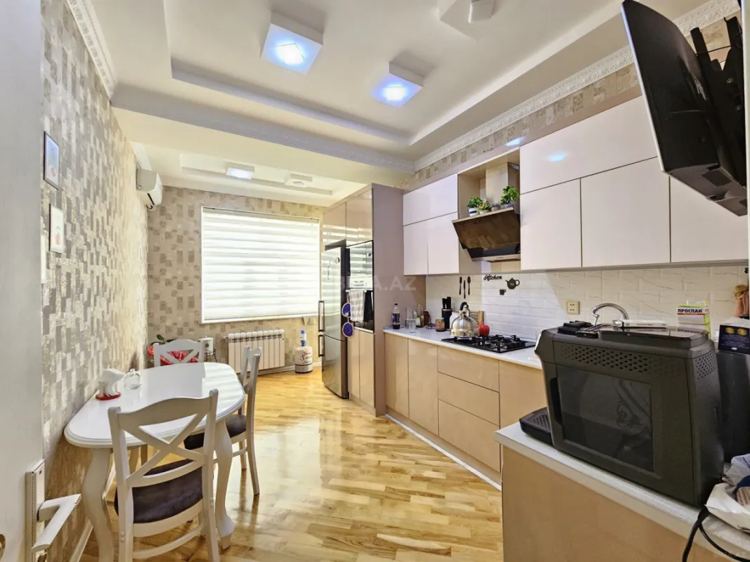 Satılır 4 otaqlı mənzil 146 m²