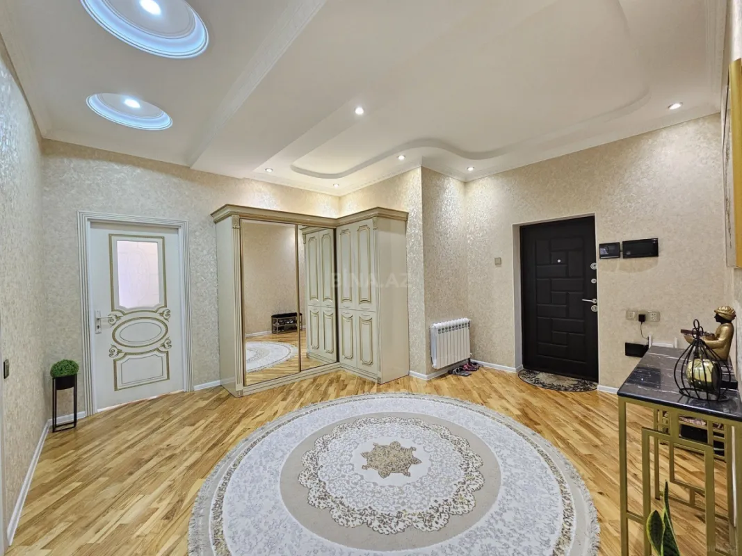 Satılır 4 otaqlı mənzil 146 m²