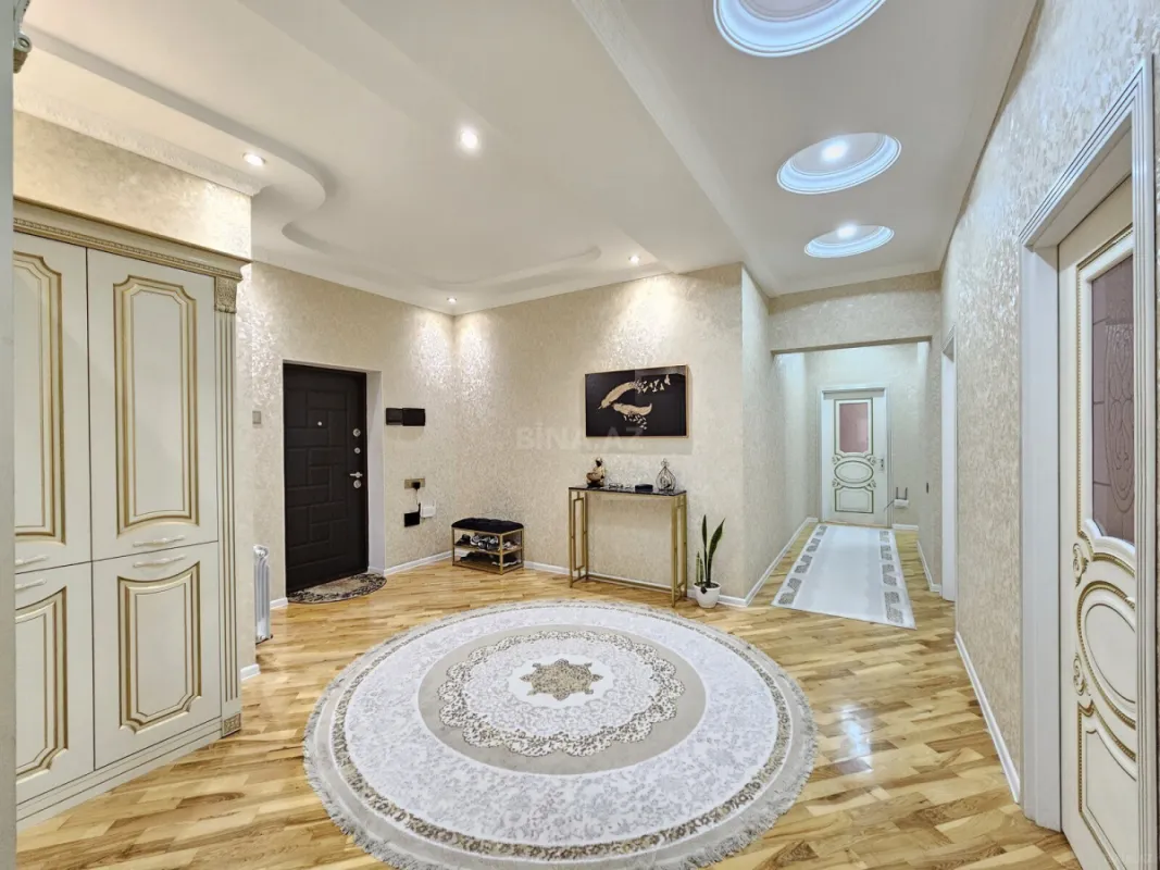 Satılır 4 otaqlı mənzil 146 m²