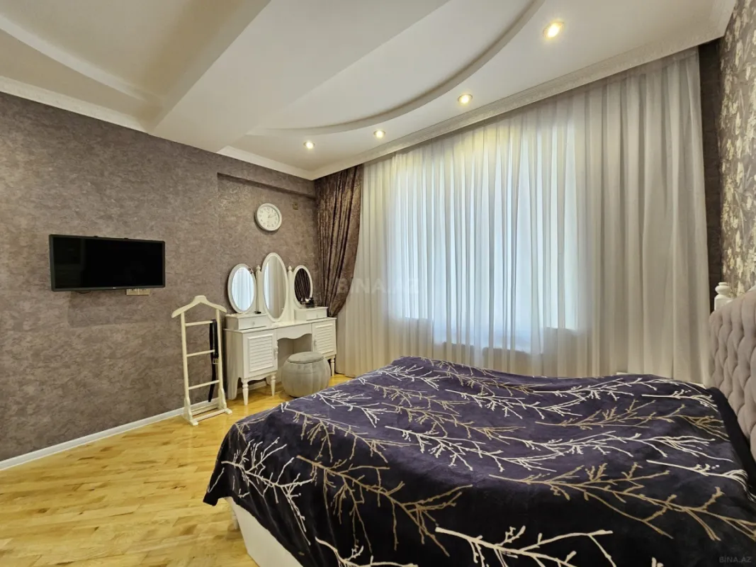 Satılır 4 otaqlı mənzil 146 m²