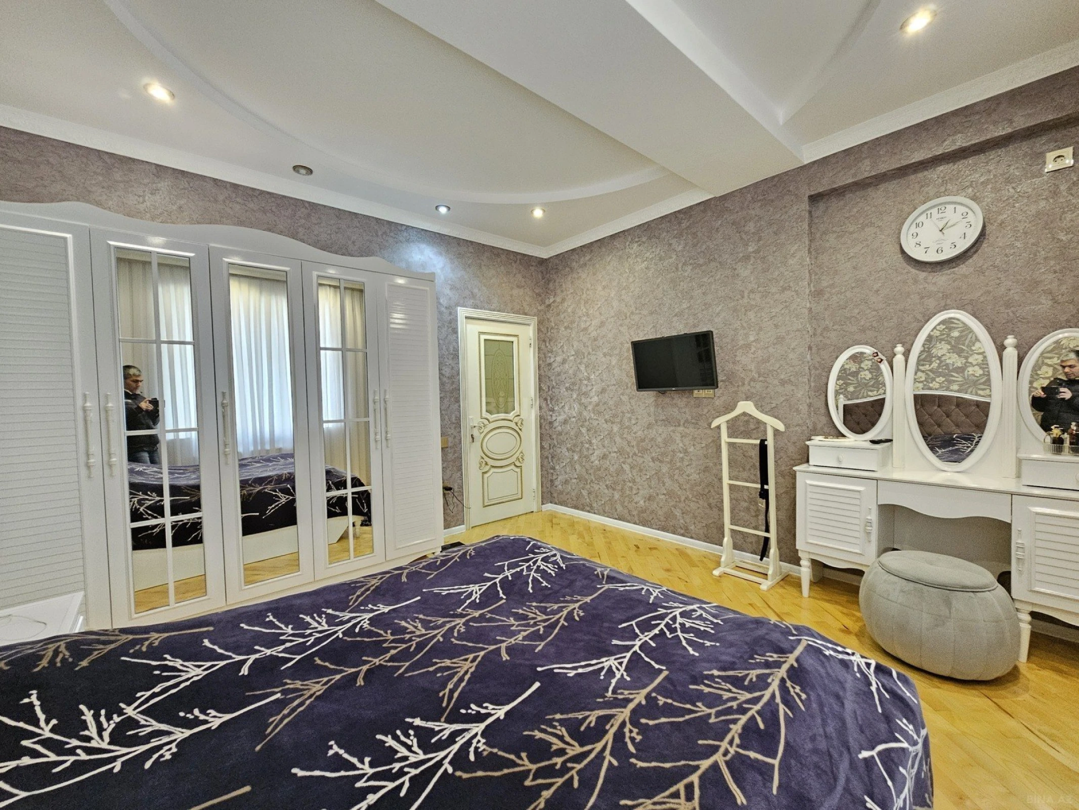 Satılır 4 otaqlı mənzil 146 m²