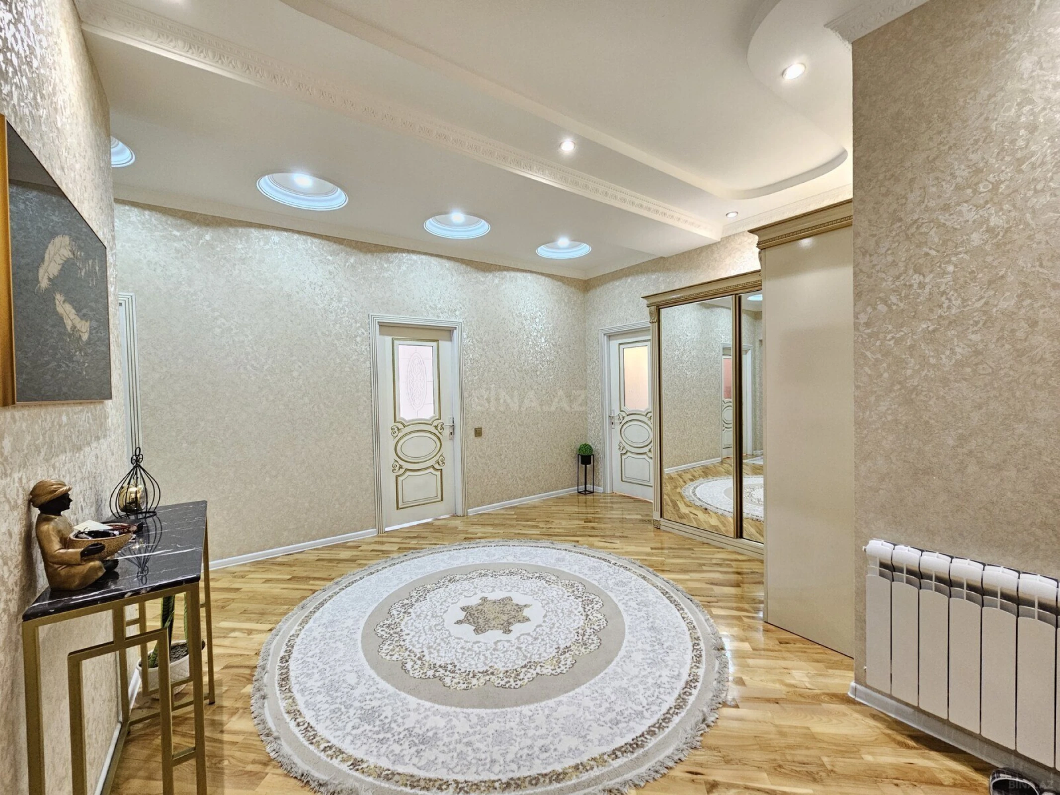 Satılır 4 otaqlı mənzil 146 m²