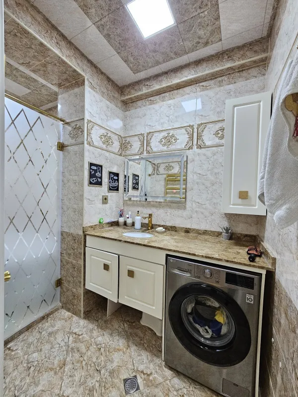 Satılır 4 otaqlı mənzil 146 m²