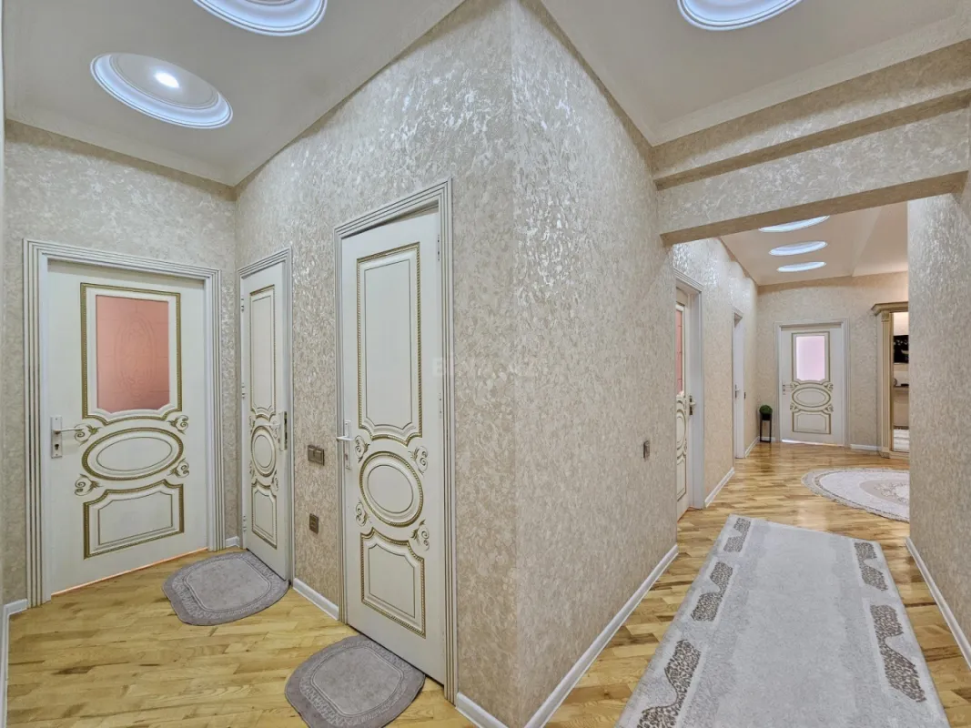 Satılır 4 otaqlı mənzil 146 m²