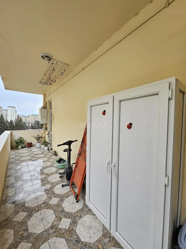 Satılır 4 otaqlı mənzil 146 m²