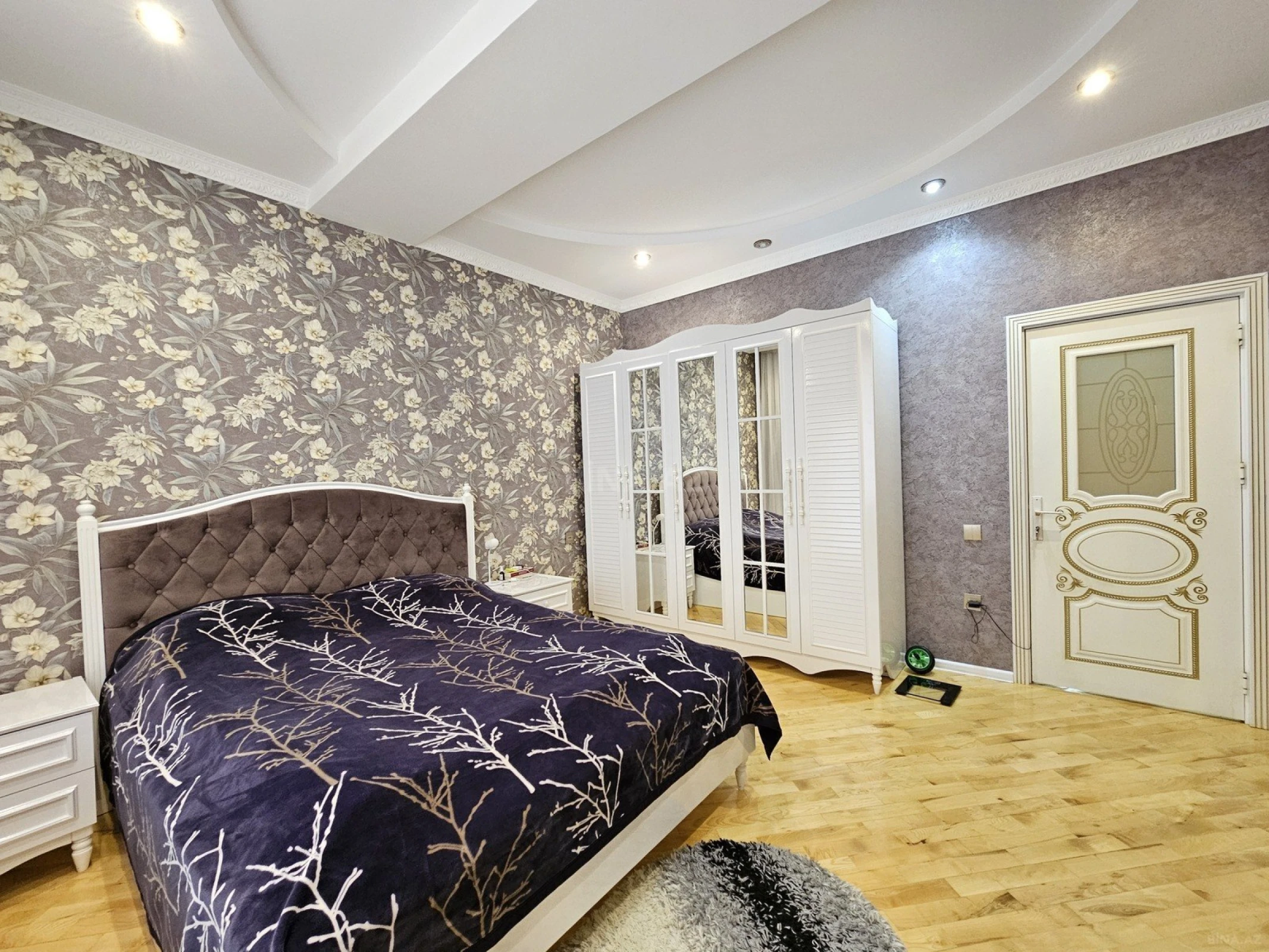 Satılır 4 otaqlı mənzil 146 m²